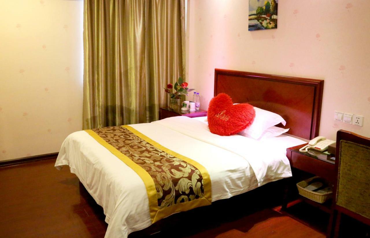 Greentree Inn Guiyang Court Street West Zhongshan Road Subway Station Business Hotel Exterior photo